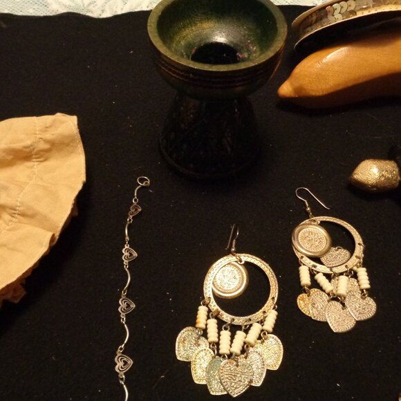 JUNK DRAWER VINTAGE SALT WOOD BANANNA BRADLEY COIN TURTLE JEWELRY PARTS ETC LOT - Picture 7 of 13